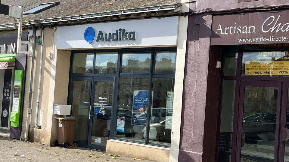 Devanture et vitrine de l'audioprothésiste Audika à Redon