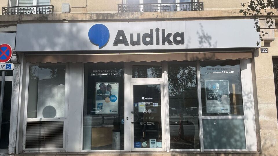 Devanture et vitrine de l'audioprothésiste Audika à Reims Lundy