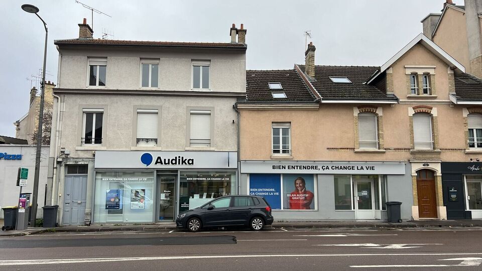 Devanture et vitrine de l'audioprothésiste Audika à Reims Paris