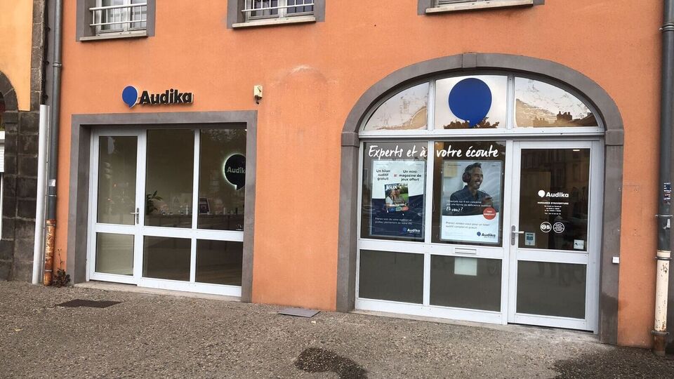 Devanture et vitrine de l'audioprothésiste Audika à Riom