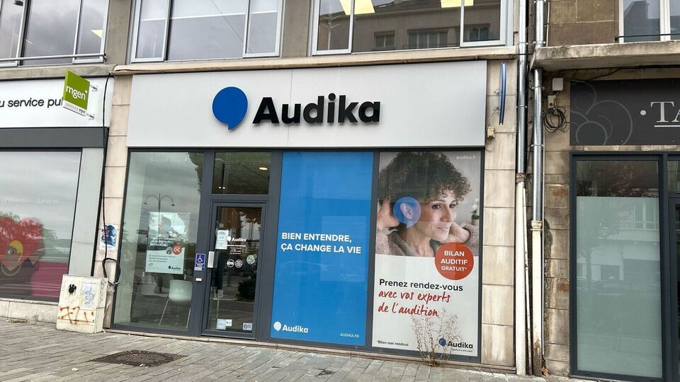 Devanture et vitrine de l'audioprothésiste Audika à Rouen