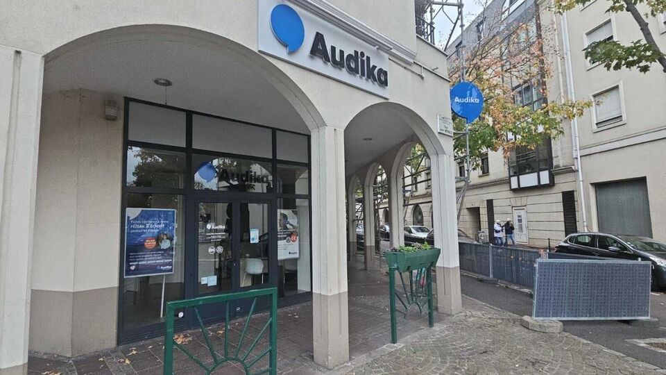 Devanture et vitrine de l'audioprothésiste Audika à Rueil-Malmaison