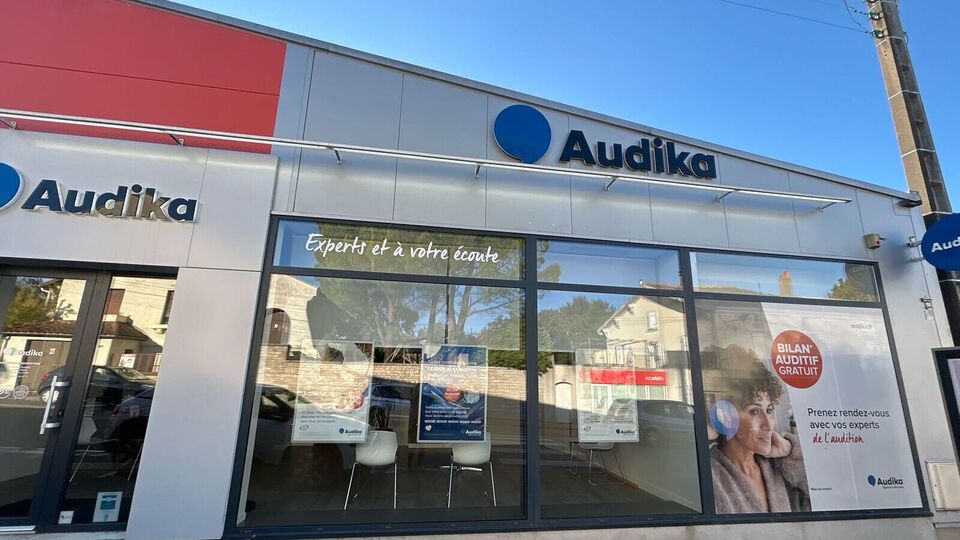 Devanture et vitrine de l'audioprothésiste Audika à Ruffec
