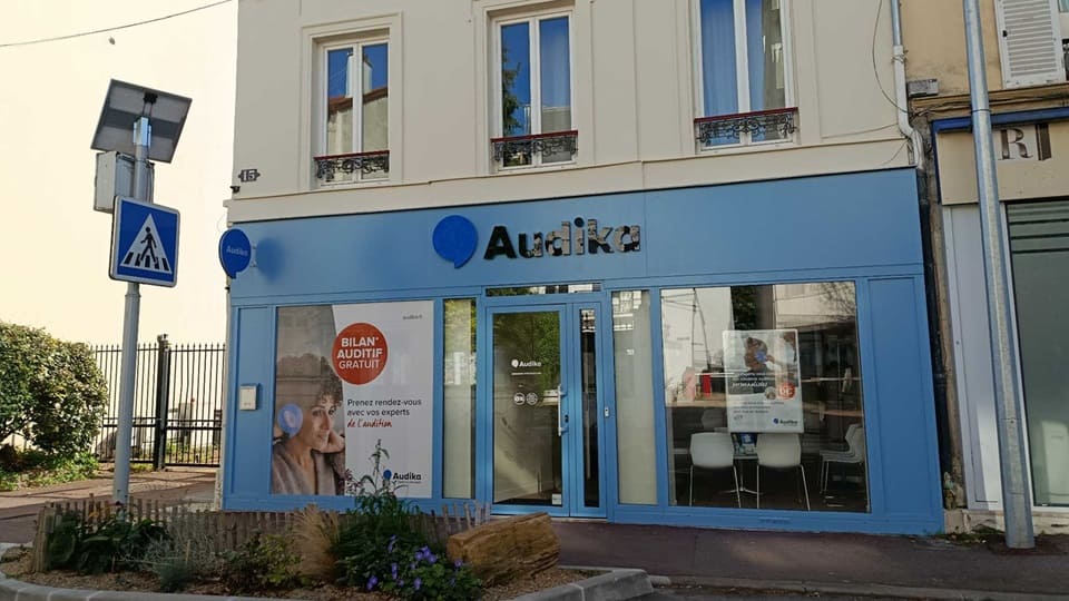 Devanture et vitrine de l'audioprothésiste Audika à Saint-Cloud