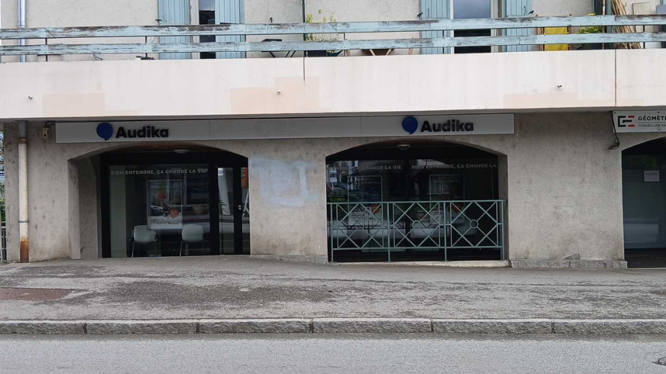 devanture centre auditif audika saint jorioz