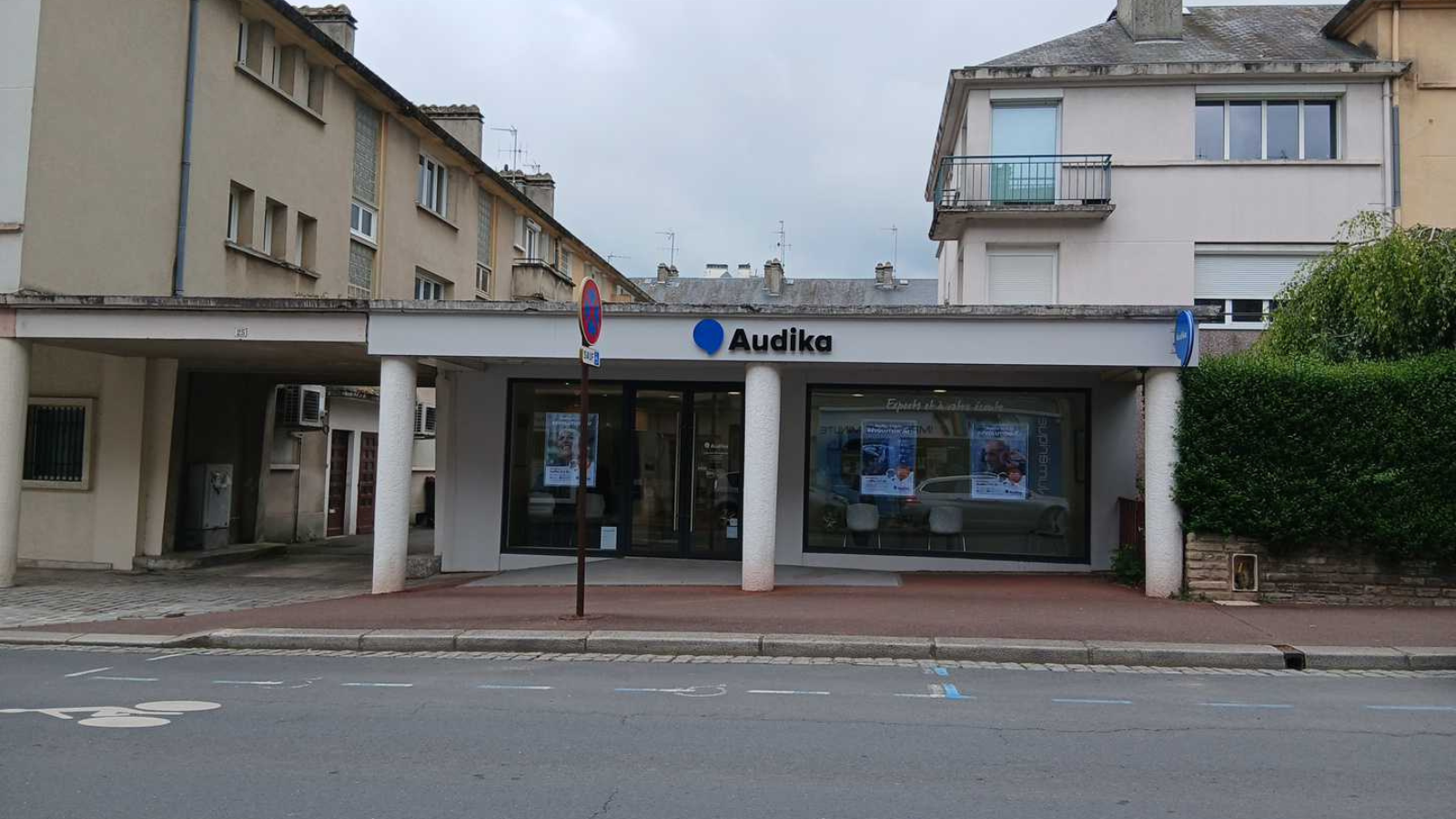 devanture centre auditif audika saint lo