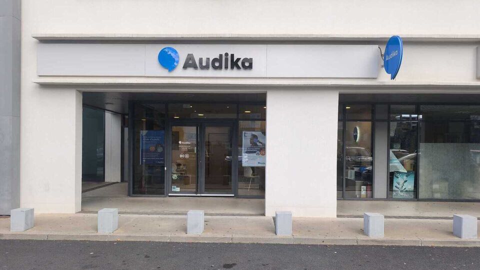 Devanture et vitrine de l'audioprothésiste Audika à Béziers Carré d'Hort