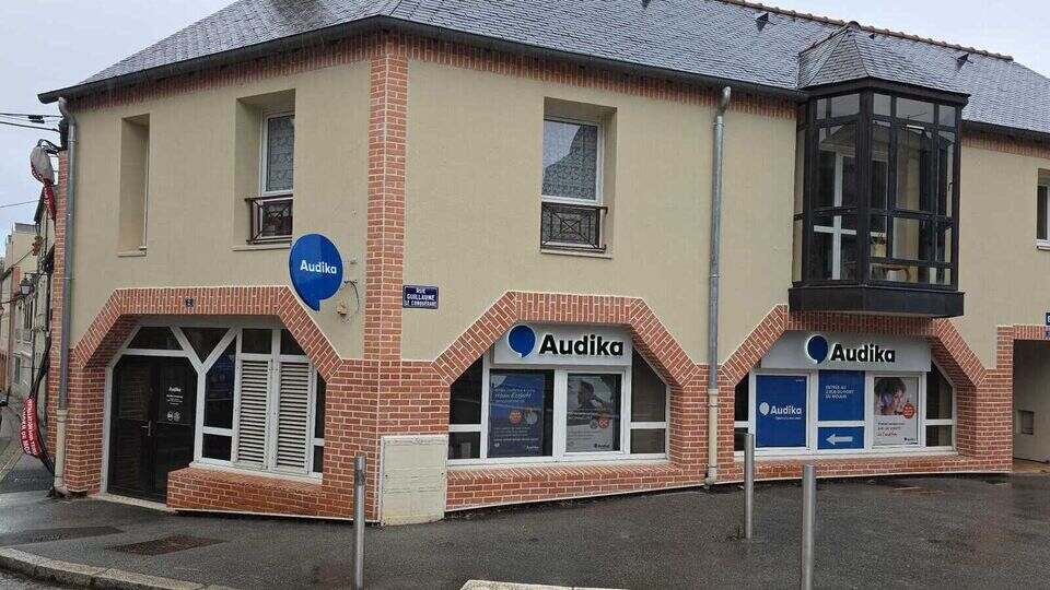 Devanture et vitrine de l'audioprothésiste Audika à L'Aigle