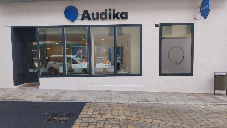 devanture centre auditif audika saint chely d'apcher