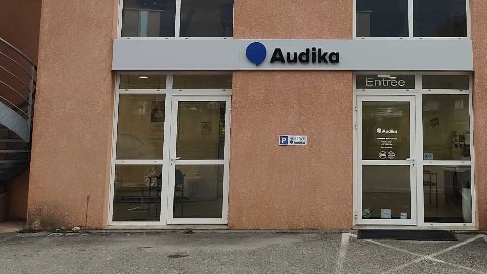 Devanture et vitrine de l'audioprothésiste Audika à Saint-Didier-Sous-Aubenas