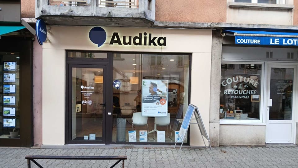 Façade du centre auditif Audika situé à Thônes.