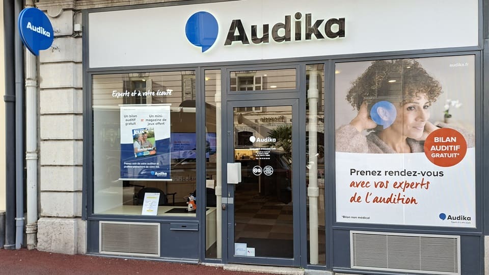 Vitrine et devanture du centre auditif Audika à Aix-les-Bains
