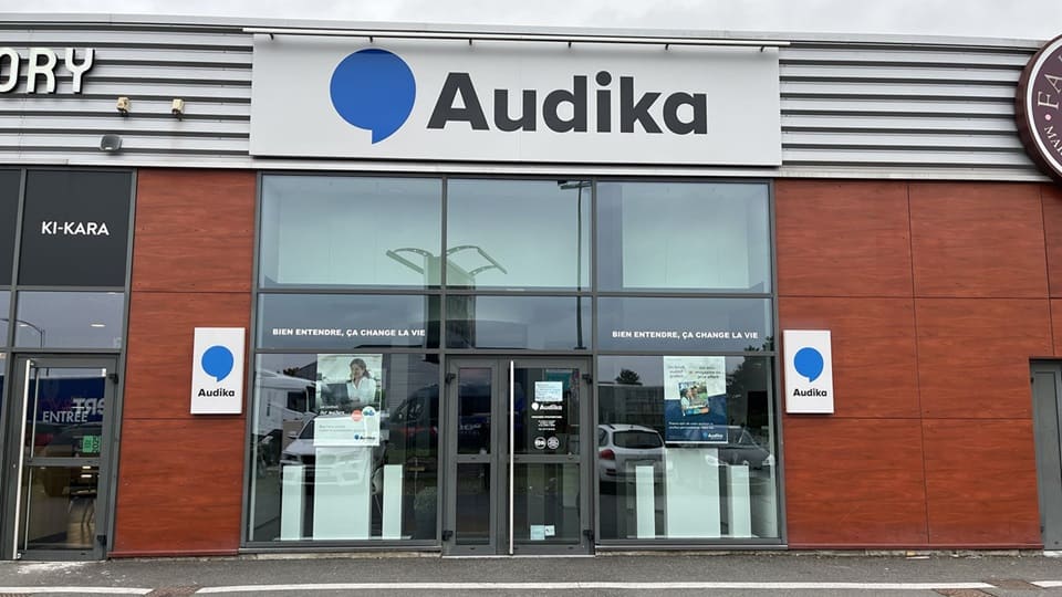 Devanture et vitrine de l'audioprothésiste Audika à Andrézieux-Bouthéon