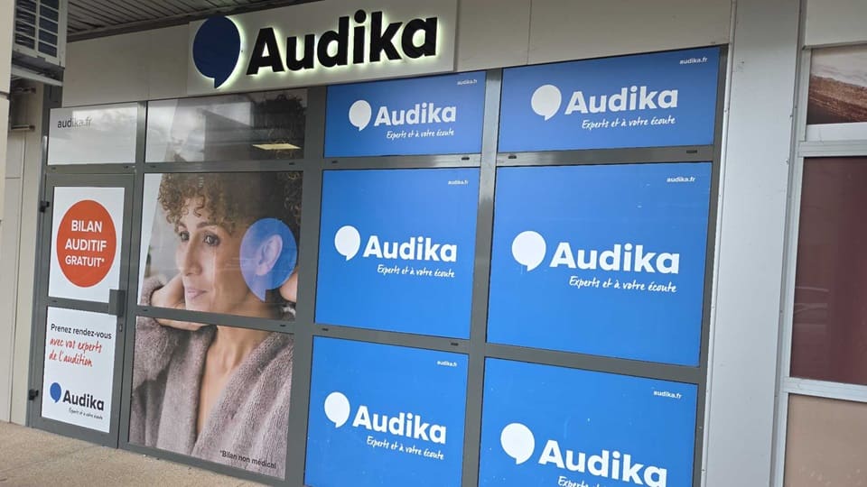 Devanture et vitrine de l'audioprothésiste Audika à Anse