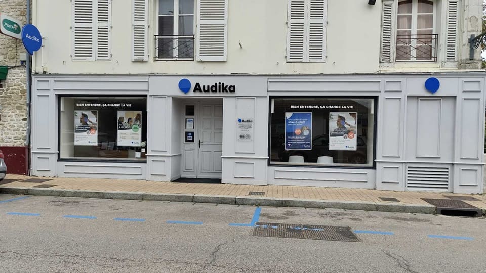Devanture et vitrine de l'audioprothésiste Audika à Argentan
