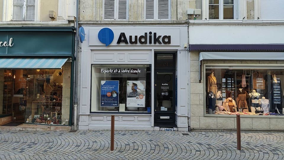 Devanture et vitrine de l'audioprothésiste Audika à Argenton sur Creuse