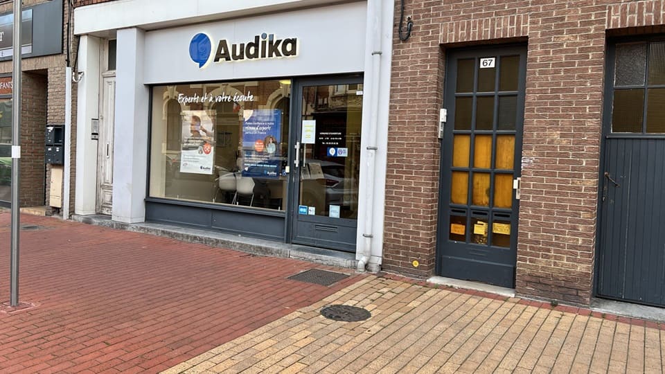 Devanture et vitrine de l'audioprothésiste Audika à Armentières