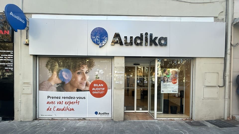 Devanture et vitrine de l'audioprothésiste Audika à Aubagne