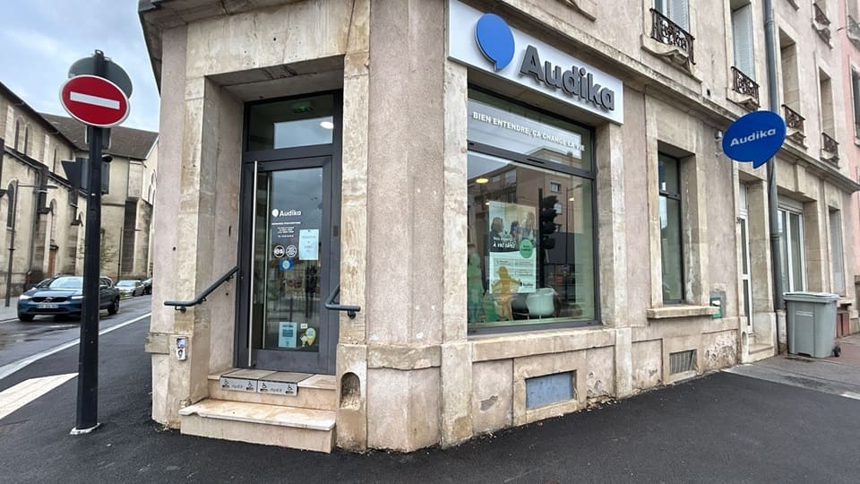 Devanture et vitrine de l'audioprothésiste Audika à Saint-Max