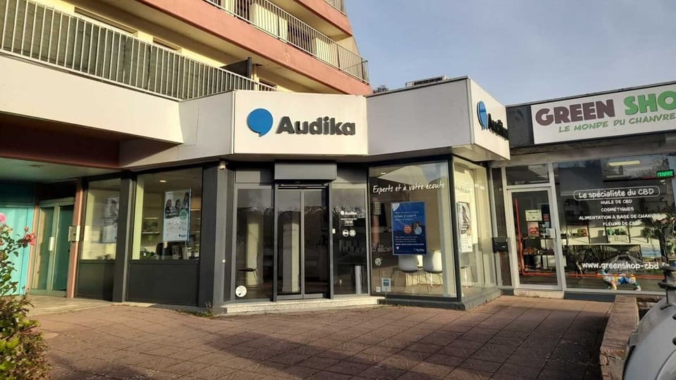 Devanture et vitrine de l'audioprothésiste Audika à Briey