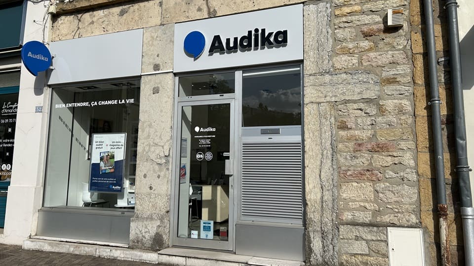 Devanture et vitrine de l'audioprothésiste Audika à L'Arbresle