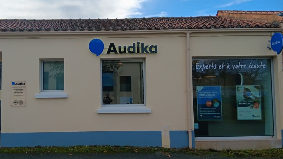 Devanture et vitrine de l'audioprothésiste Audika à Luçon