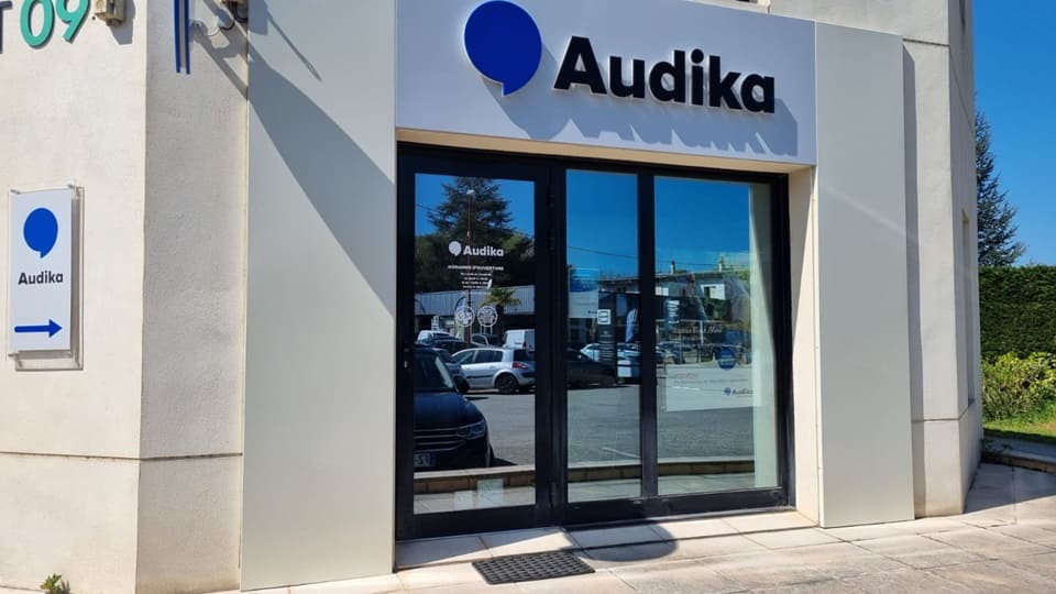 Devanture et vitrine du centre auditif Audika Pamiers