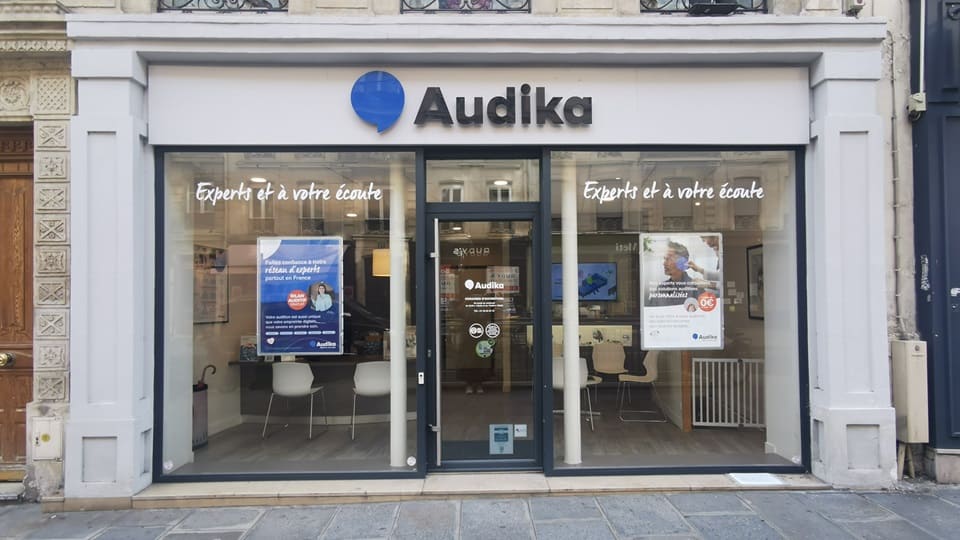 Devanture et vitrine du centre auditif Audika Paris Saint Placide