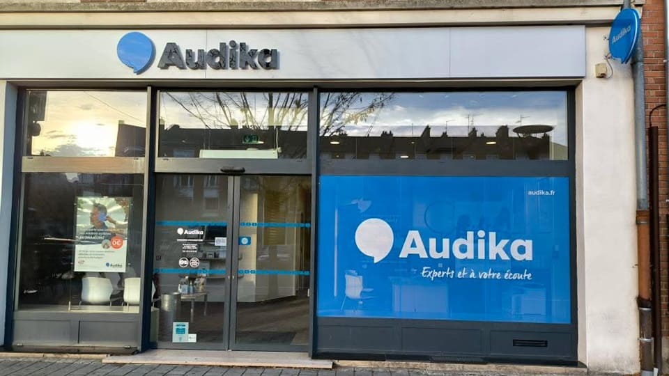 Devanture et vitrine de l'audioprothésiste Audika à Valenciennes