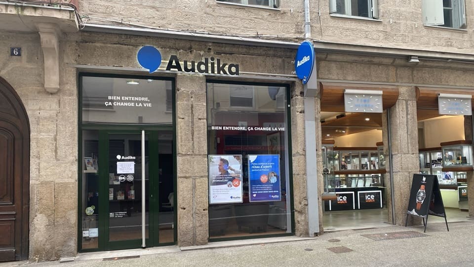 Devanture et vitrine de l'audioprothésiste Audika à Saint-Etienne