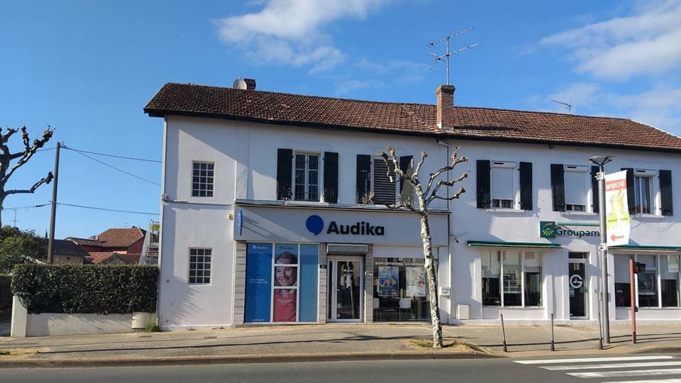 Devanture et vitrine de l'audioprothésiste Audika à Saint-Vincent-de-Tyrosse