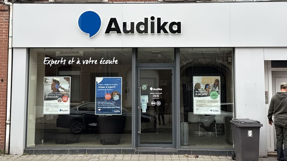 Devanture et vitrine de l'audioprothésiste Audika à Seclin