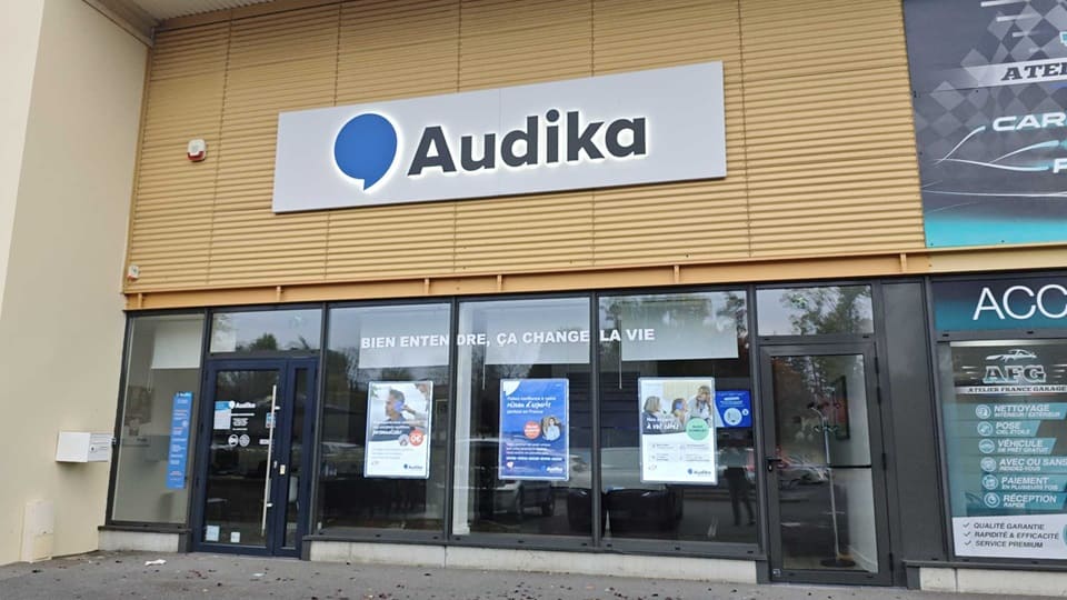 Devanture et vitrine de l'audioprothésiste Audika à Senlis