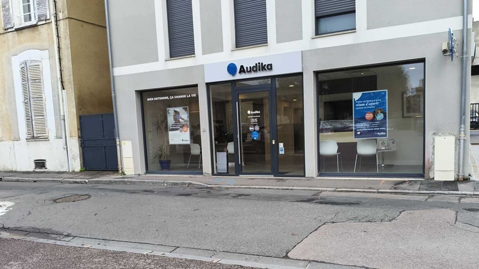 Devanture et vitrine de l'audioprothésiste Audika à Sens