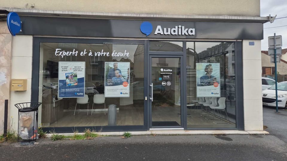 Devanture et vitrine de l'audioprothésiste Audika à Taverny