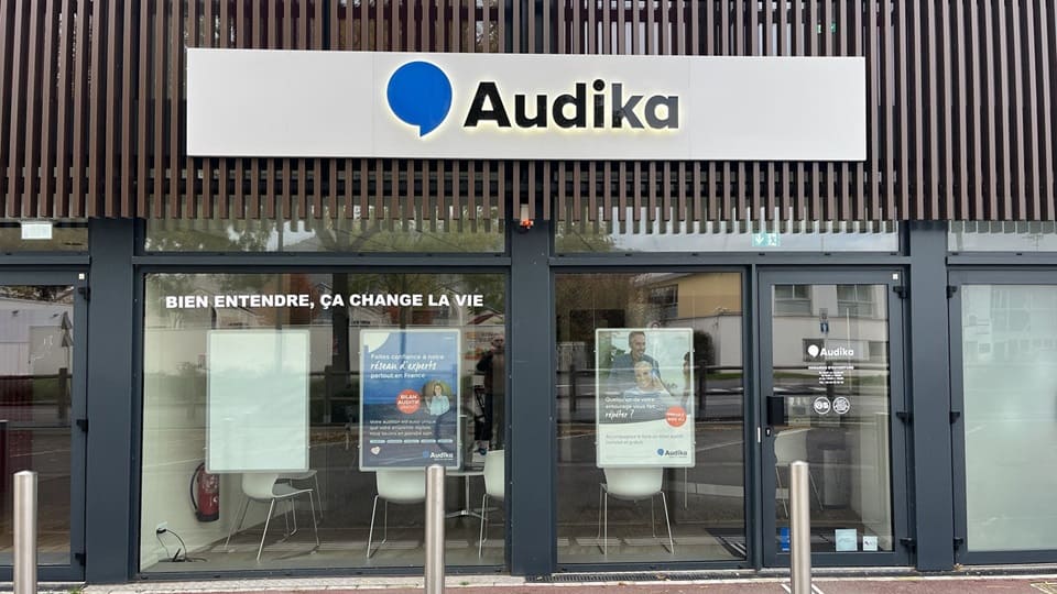 Devanture et vitrine de l'audioprothésiste Audika à Toul