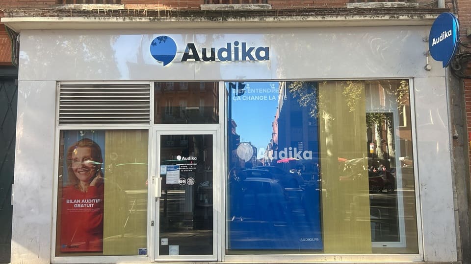Devanture et vitrine de l'audioprothésiste Audika à Toulouse, Bvd Strasbourg