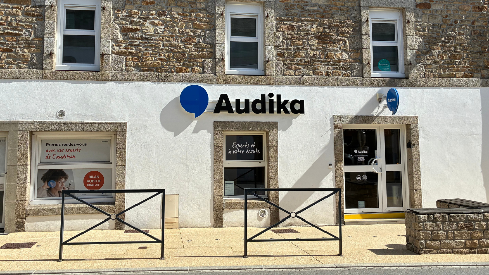 devanture centre auditif audika tregunc