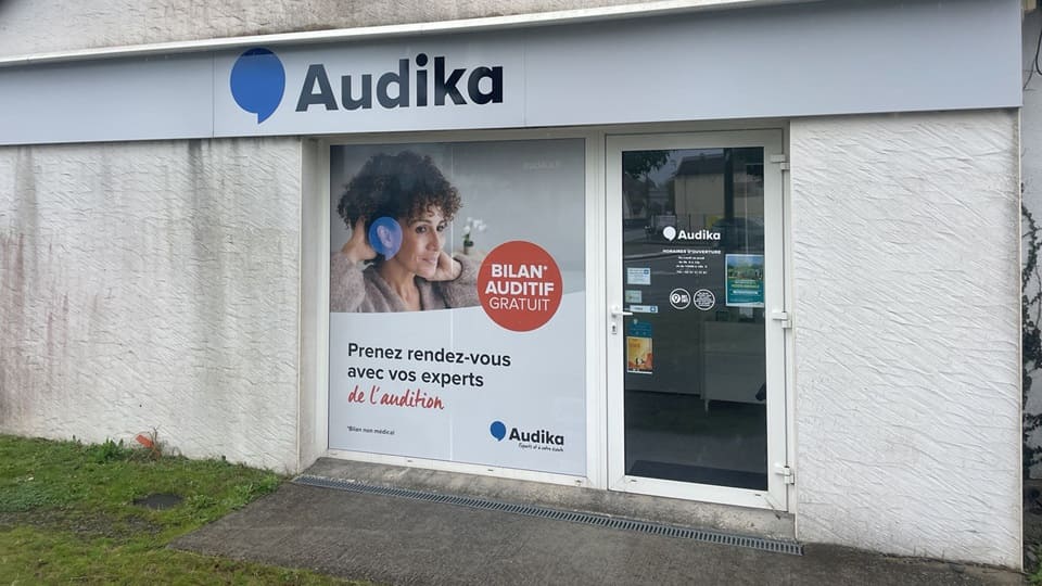 Devanture et vitrine de l'audioprothésiste Audika à Treillières