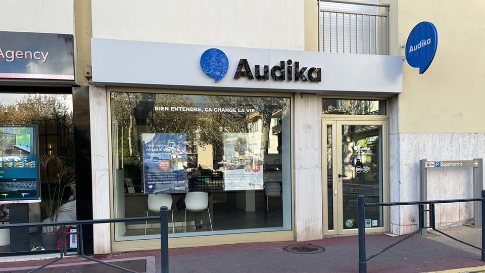 Devanture et vitrine de l'audioprothésiste Audika à Vence