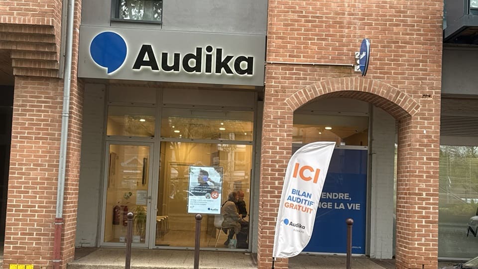 Devanture et vitrine de l'audioprothésiste Audika à Villeneuve-d'Ascq