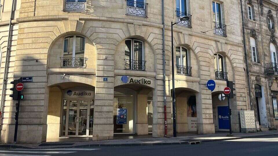 Devanture et vitrine de l'audioprothésiste Audika à Bordeaux Gambetta