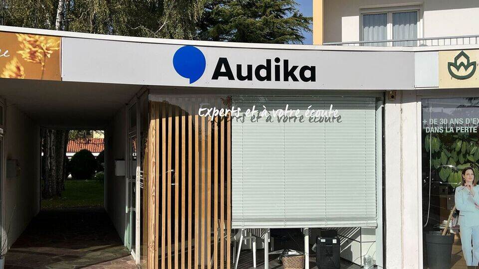 Devanture et vitrine de l'audioprothésiste Audika à Challans Ormeaux