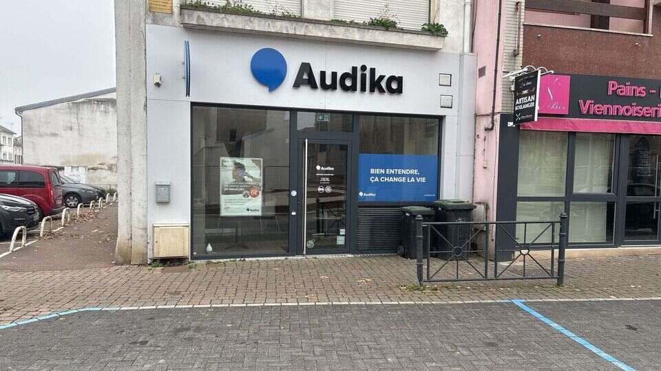 Devanture et vitrine de l'audioprothésiste Audika à Château-Salins