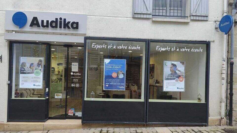 Devanture et vitrine de l'audioprothésiste Audika à Clamecy