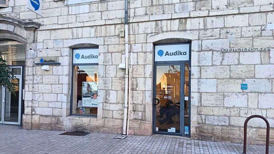 Devanture et vitrine de l'audioprothésiste Audika à Dole