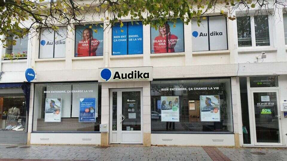 Devanture et vitrine de l'audioprothésiste Audika à Douai