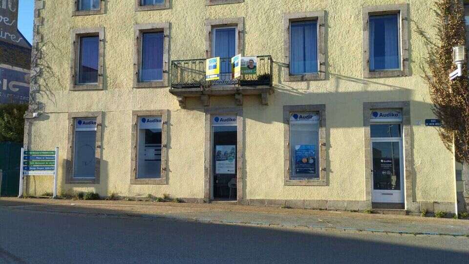Devanture et vitrine de l'audioprothésiste Audika à Guilvinec
