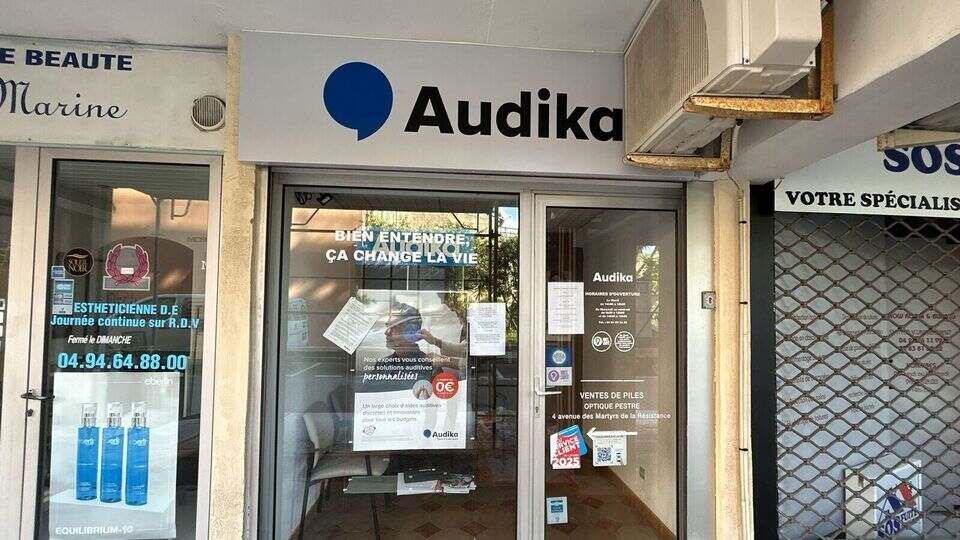 Devanture et vitrine de l'audioprothésiste Audika à Le Lavandou