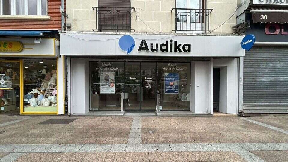 Devanture et vitrine de l'audioprothésiste Audika à Livry-Gargan